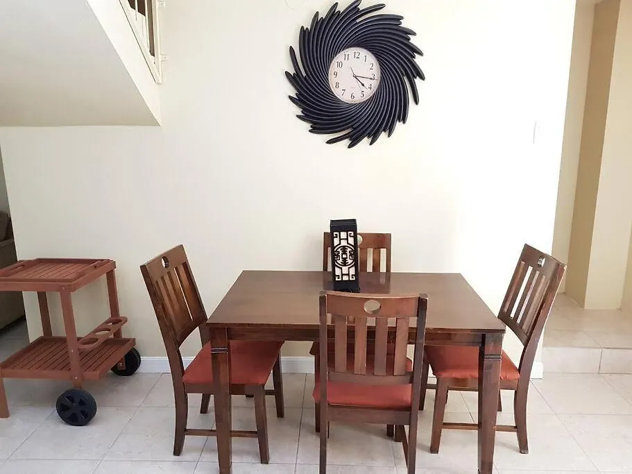 Comfortable 3 Bedroom Townhouse Great Location Curepe 0*,  Τρινιντάντ και Τομπάγκο
