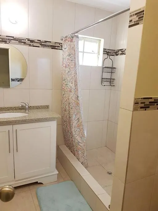 Comfortable 3 Bedroom Townhouse Great Location Curepe