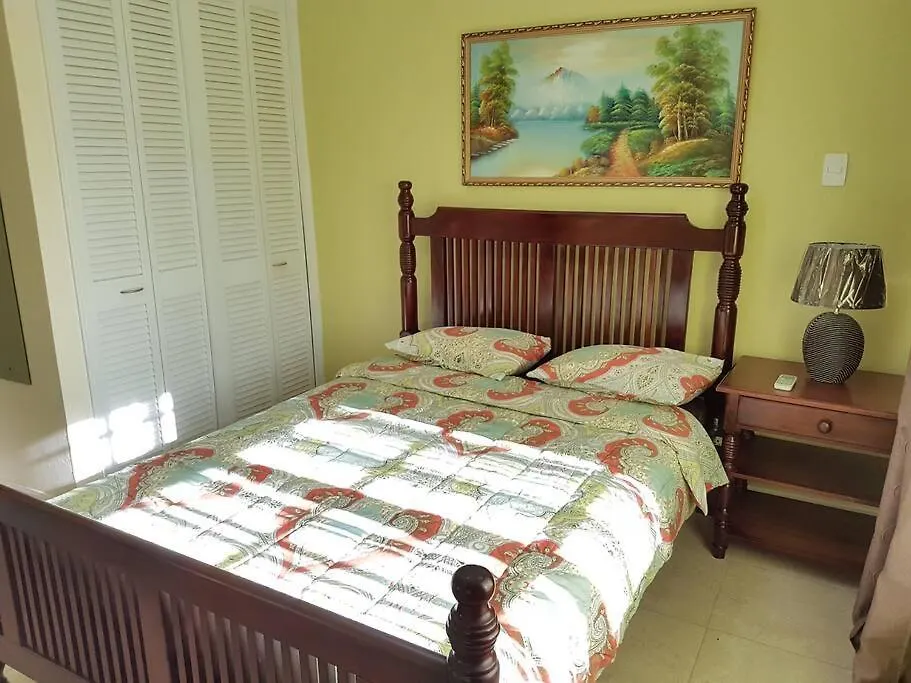 Comfortable 3 Bedroom Townhouse Great Location Curepe