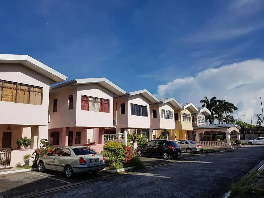 Comfortable 3 Bedroom Townhouse Great Location Curepe